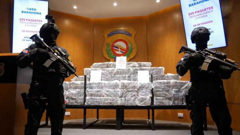 DNCD ocupa lancha con 325 paquetes de cocaína