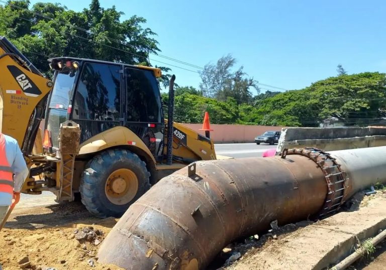 Coraasan concluye corrección de avería en tubería puente sector La Lotería