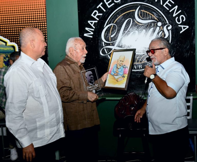 OTRO RECONOCIMIENTO AL PERIODISTA Y LOCUTOR RAMON DE LUNA