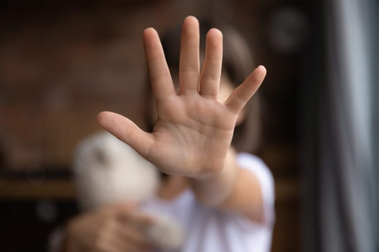Condenan hombre a diez años por violar una menor