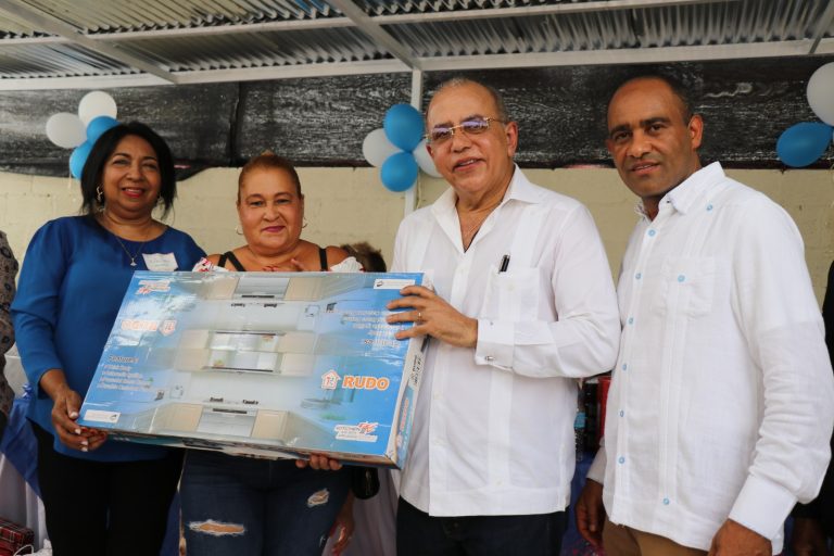 Doctor Plutarco Arias aboga por seguir fortaleciendo programas sociales