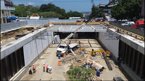 Avanzan los trabajos de reconstrucción del muro de la avenida Las Carreras
