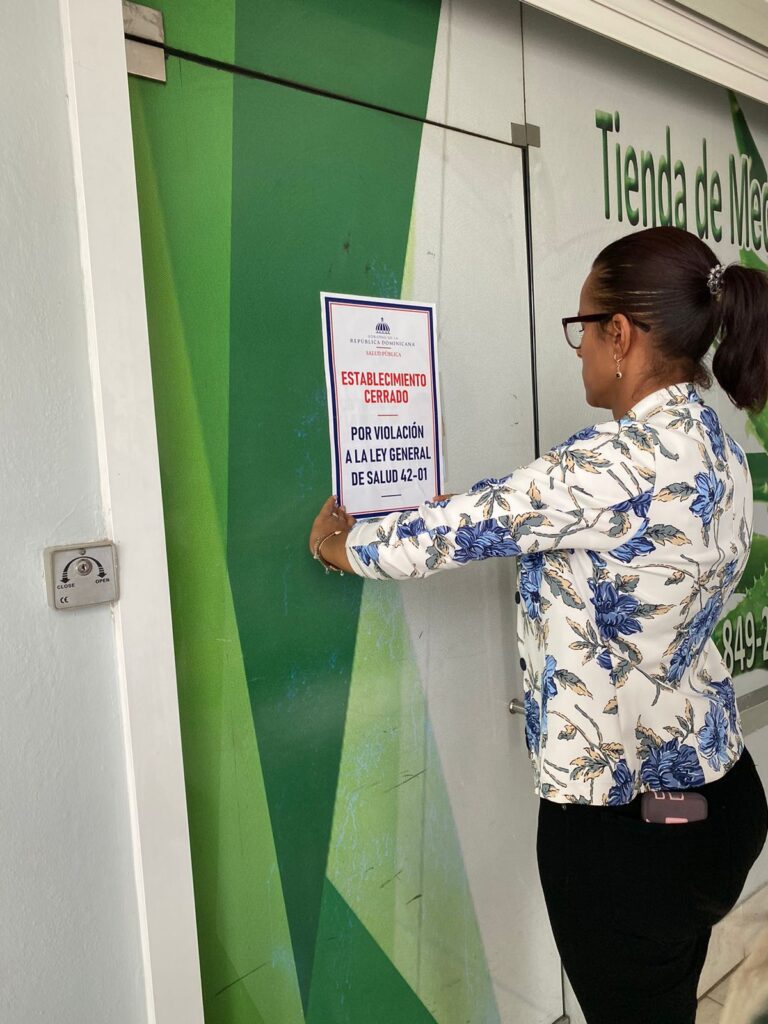Cierran tres establecimientos de medicina natural