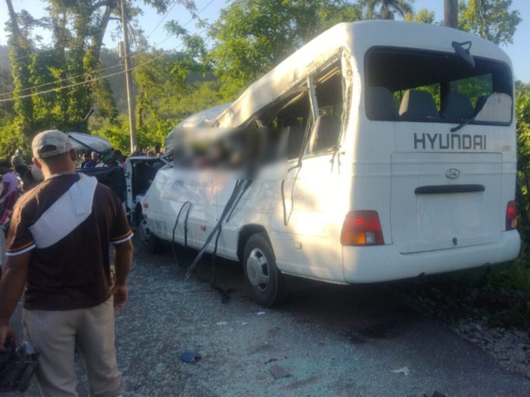 Se entrega chofer de patana choco vehiculo escolar dejando dos muertos y 13 heridos