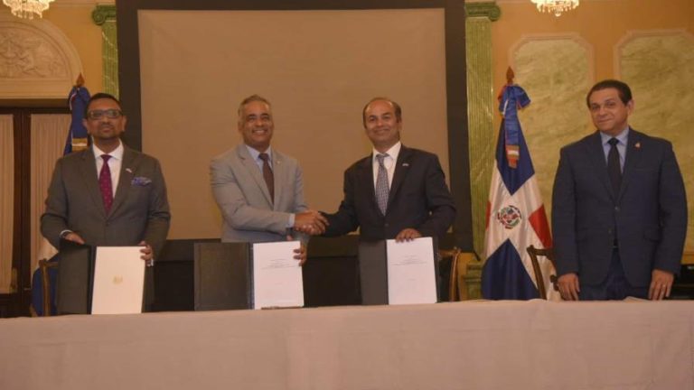 Gobierno dominicano firma memorándum con Reino Unido