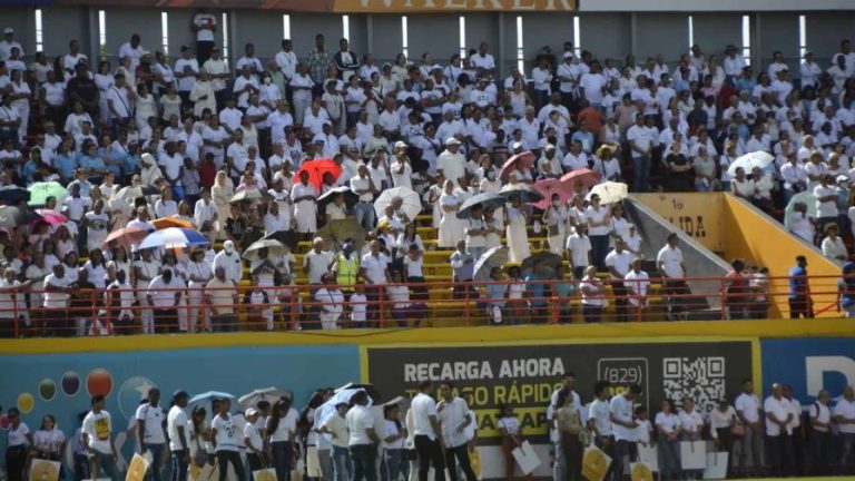 Miles  celebraron hoy el Día de Corpus Christi en Santiago