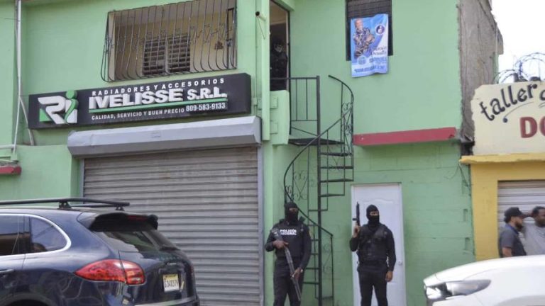 Propietario de negocio allanado por error  pide que le devuelvan sus bienes