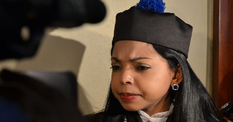 «Usted lo que es una ridícula», le dice abogado a Yeni Berenice Reynoso