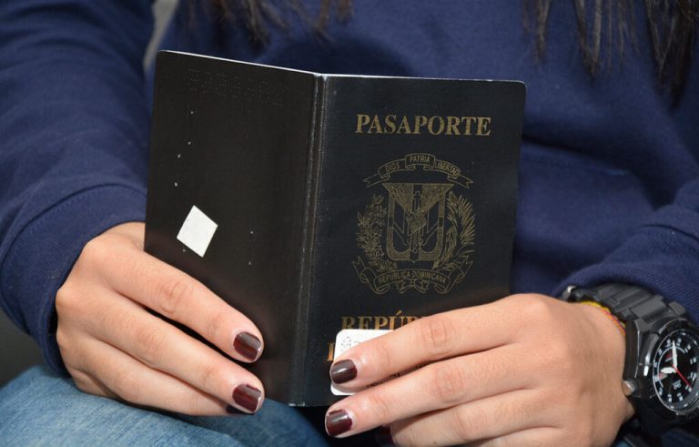 Pasaportes garantiza que hay libretas disponibles