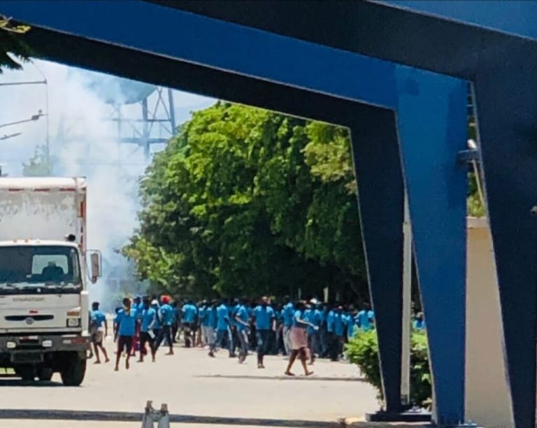 Cuatro muertos tras ataque a pedradas de haitianos en zona franca de CODEVI