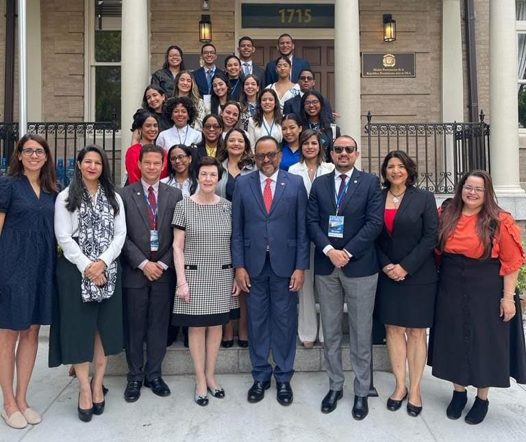 Embajada Dominicana en EE.UU. coordinó visitas a organismos internacionales, charlas y sesiones de trabajo con estudiantes de Derecho de la PUCMM