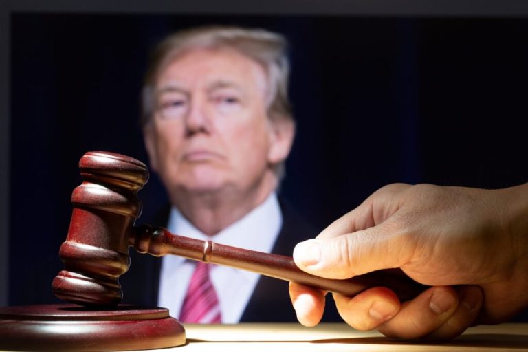Acusan al ex pte  Donald Trump de 37 delitos federales