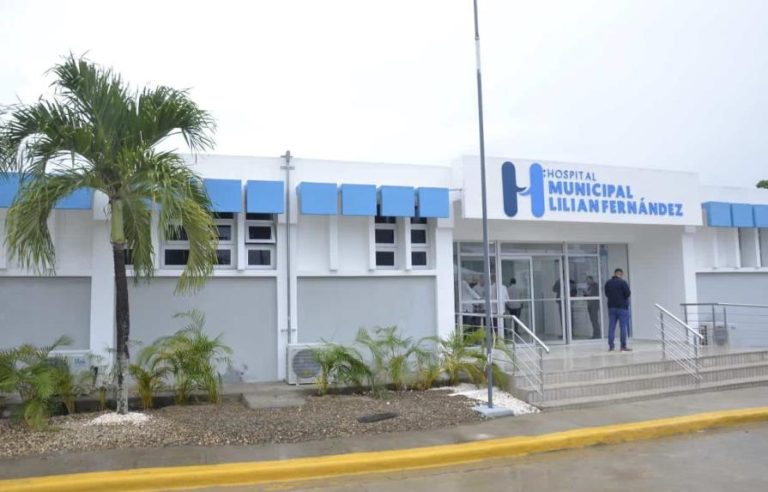 Gobierno entrega remozado hospital de Navarrete