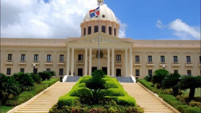 Poder Ejecutivo crea comisión revisora de contratos de ventas de terrenos del CEA
