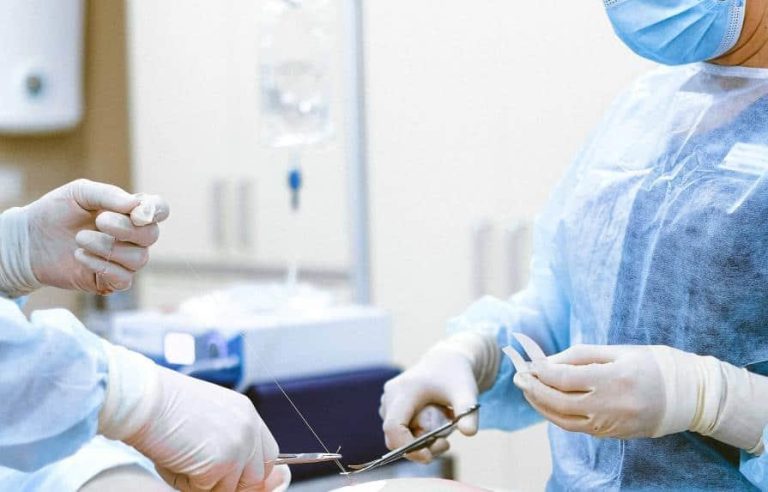 Reclaman detener alegadas irregularidades en residencias médicas