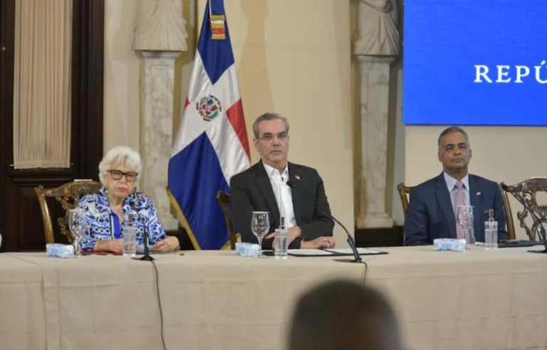 Pte Abinader promete proteccion de fondo publicos en procesos electorales