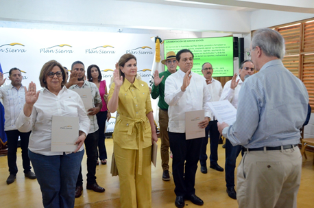 Juramentan a la vicepresidenta Raquel Peña y al ministro de Salud doctor Daniel Rover como nuevos socios del Plan Sierra