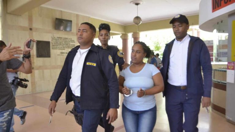 A prisión preventiva mujer que golpeaba a su hijastro de dos años