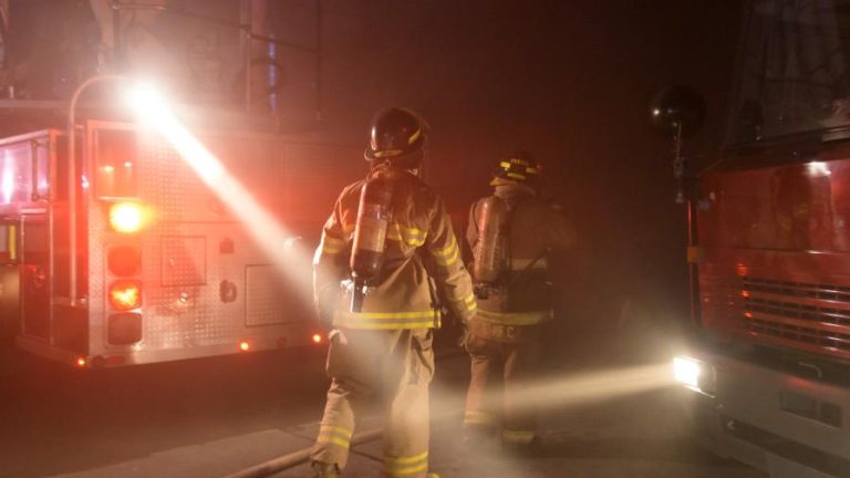 En estado critico un hombre y su hijo tras explosión en su apartamento