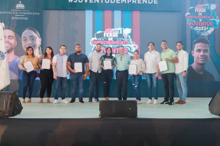 Entregan RD$ 1.2 millones de pesos en préstamos a emprendedores
