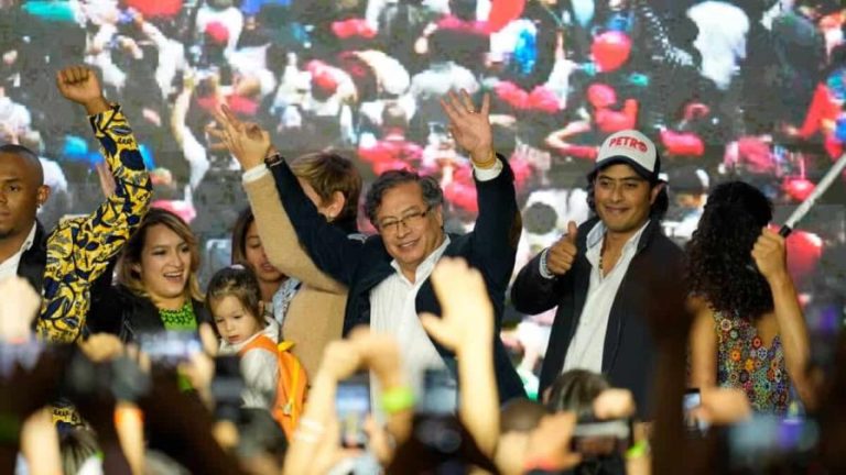 Detienen hijo del presidente colombiano por lavado de dinero