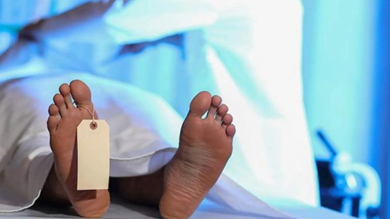 Muere embarazada de gemelos