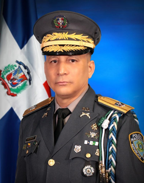 General Contreras Ruiz es reconocido junto a su equipo por el Comité de Baloncesto del sector Cabuya