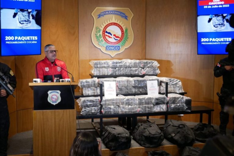 OCUPAN OTROS 200 PAQUETES PRESUMIBLEMENTE COCAÍNA EN CAJAS DE GUINEOS