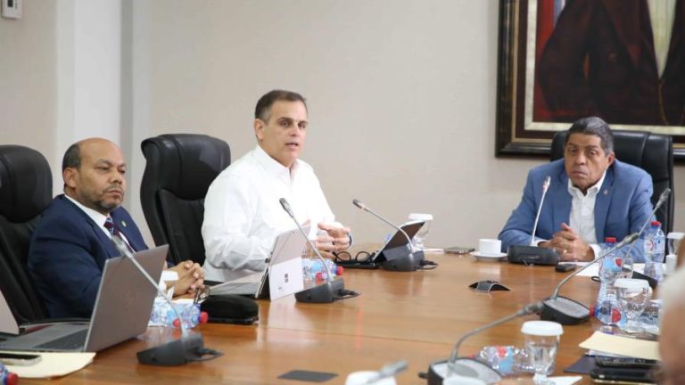 Visitan Cámara de Diputados para debatir amnistía fiscal
