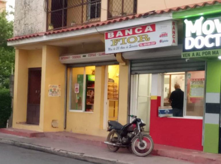 Dos delincuentes armados asaltan banca de lotería
