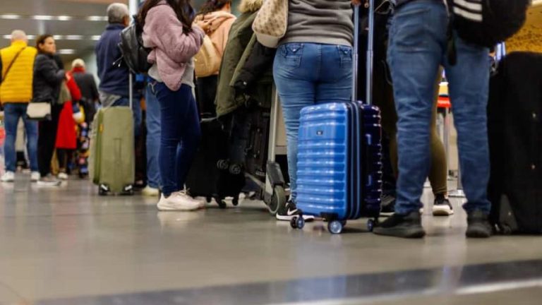 Dos mil vuelos cancelados en el noreste de EEUU debido a las intensas lluvias