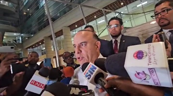 Micky López se disculpa con periodistas