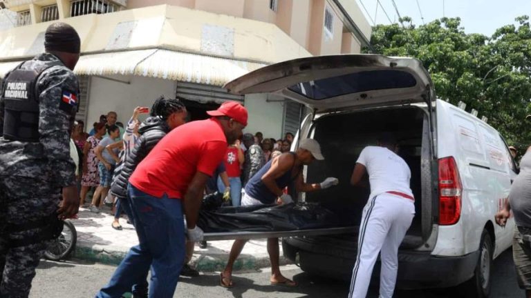 Hombre mata expareja y se lanza de un puente