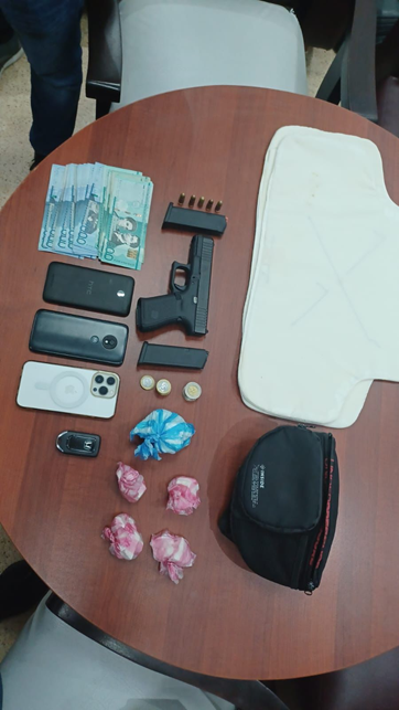 PN y MP realizan allanamiento apresan un hombre e incautan arma de fuego y drogas