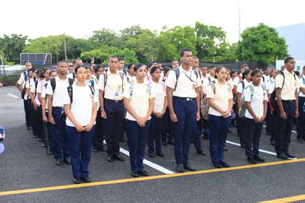 Con la asistencia de más de mil alumnos centros educativos general Belisario Peguero, de la Policía Nacional dan bienvenida año escolar 2023-24