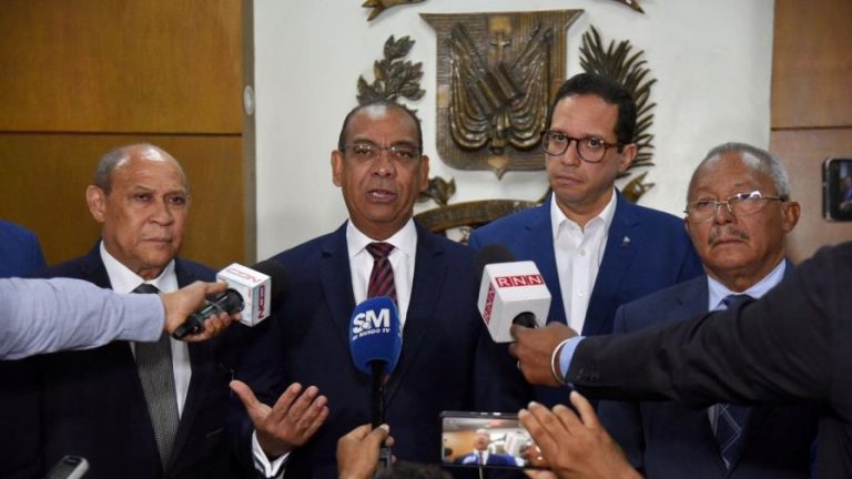 PRM deposita listado en la Junta de pre candidatos a primarias