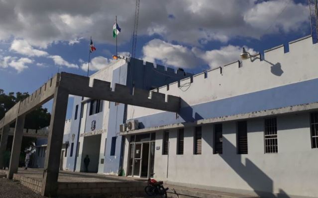 Incautan armas, celulares y droga en cárcel de Baní Hombres