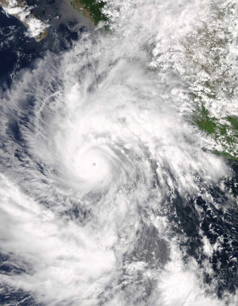 Tormenta tropical Hilary deja cuatro muertos en el noroeste de México