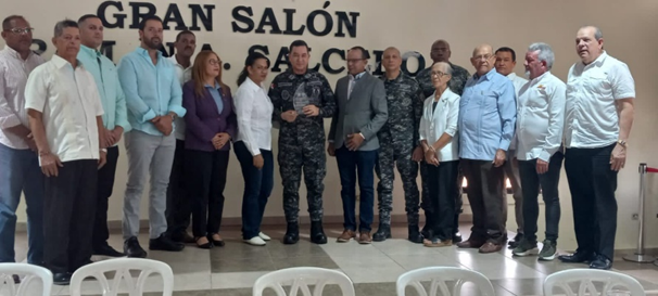 Comerciantes y comunitarios del municipio de Moca reconocen al director general de la Policía Nacional