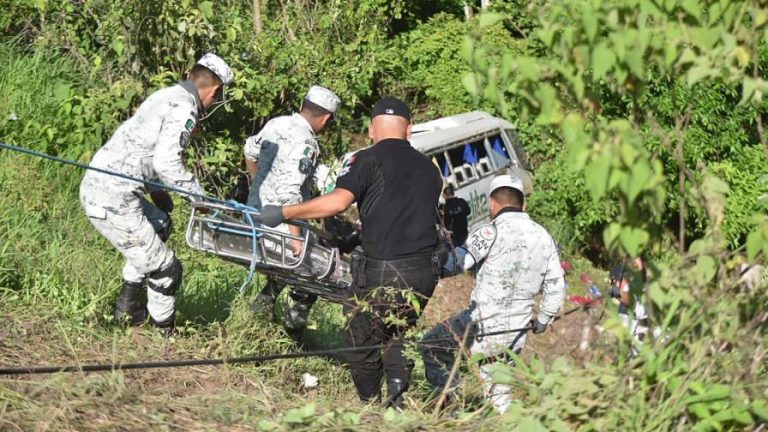 Interrogan dominicano por accidente que dejó 18 muertos