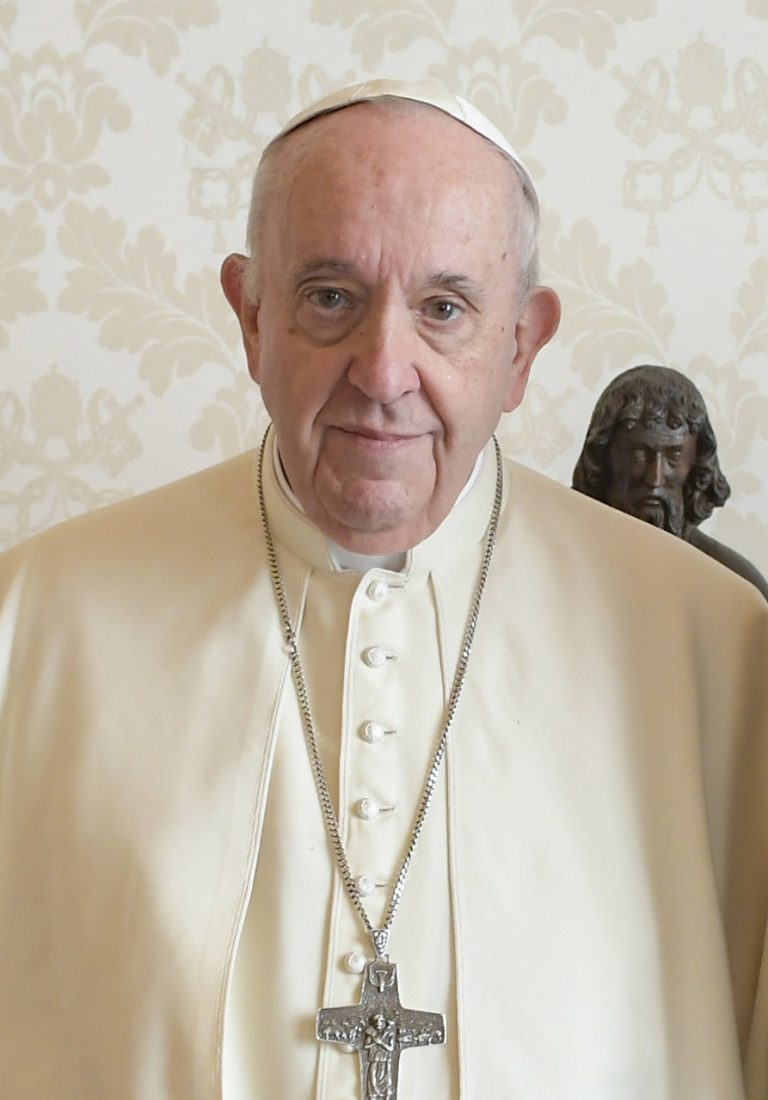 El papa asegura  la Iglesia está abierta a todos
