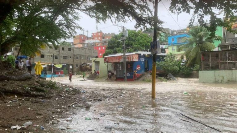 Informa  se mantienen las alertas tras paso de Franklin
