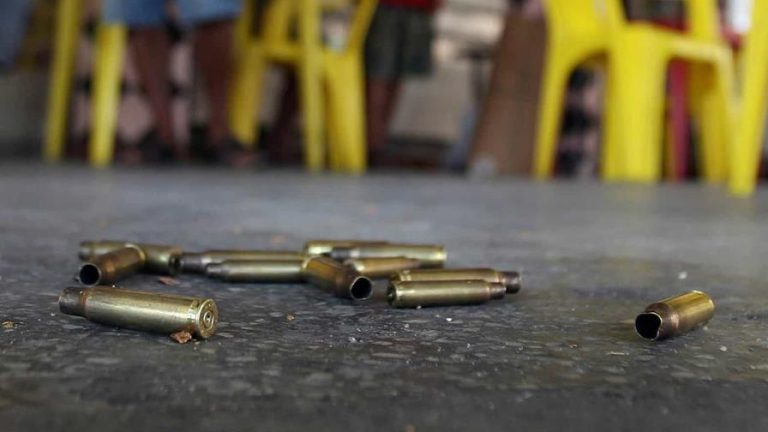 Patrulla policial ultima delincuente buscado por homicidio y asalto