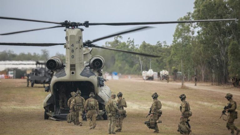 Avión militar de EE.UU. se estrella en el norte de Australia con 23 tripulantes
