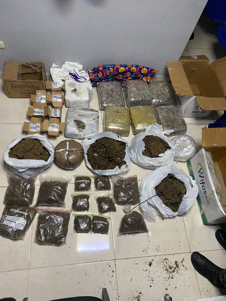 Decomisan alijo presunta marihuana; frustran transacción en punto de droga