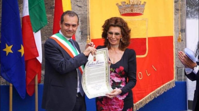 Por fractura de cadera Sophia Loren es operada de emergencia