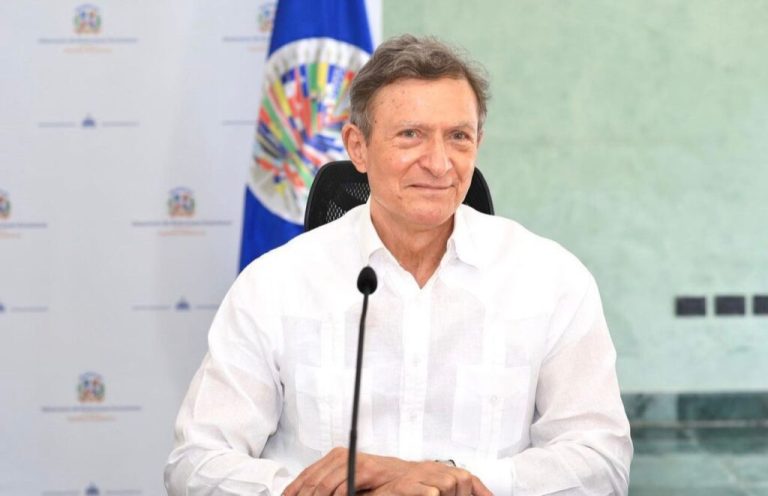 Canciller dominicano favorece cerrar frontera