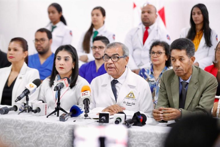 Por el auge del dengue Colegio Medico suspende paro de labores