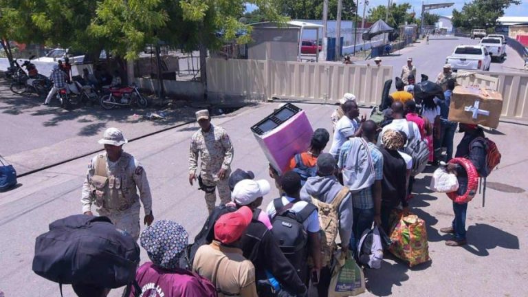 Haitianos continuan  retornando a su país