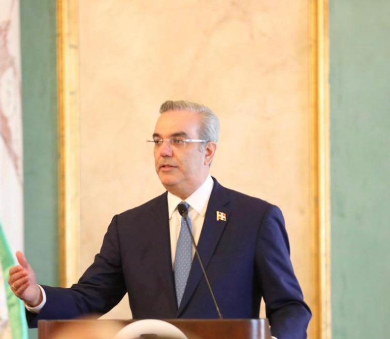 Abinader llama a oposición a unirse en defensa de los intereses del pais